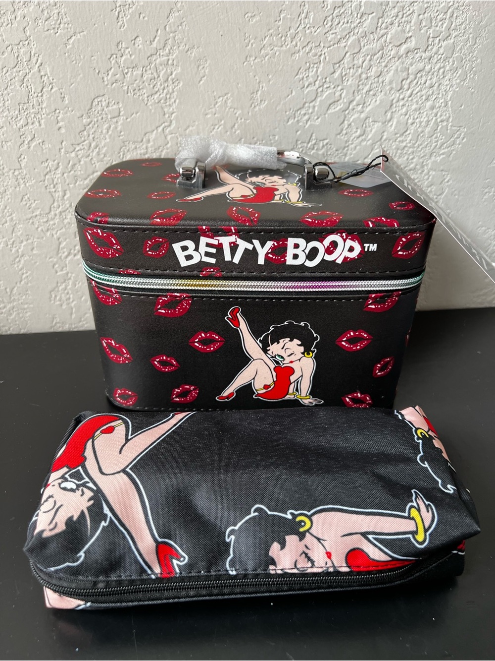 NWT Betty Boop 2-Piece Cosmetic Case & Makeup Pouch Set Black Glitter Lips